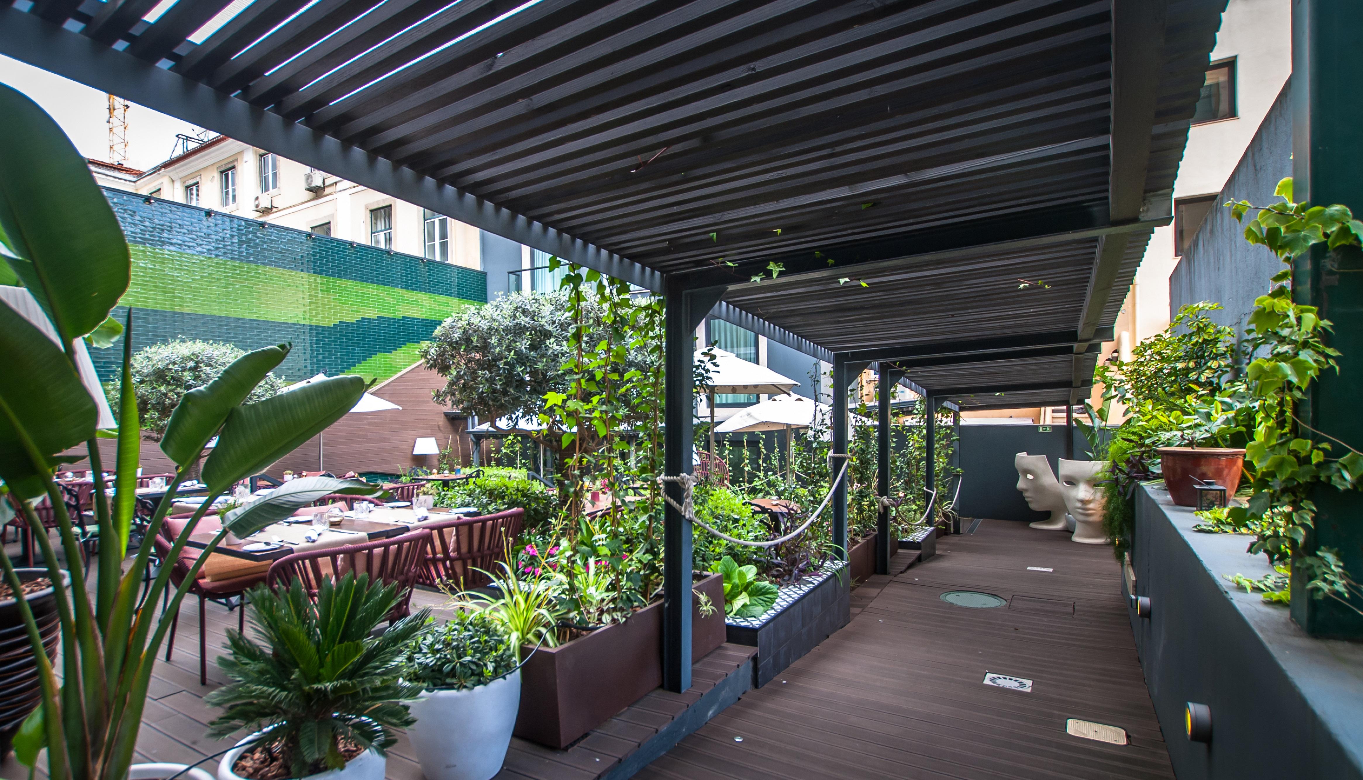 138 Liberdade Hotel Lisboa Екстериор снимка The rooftop garden at the hotel
