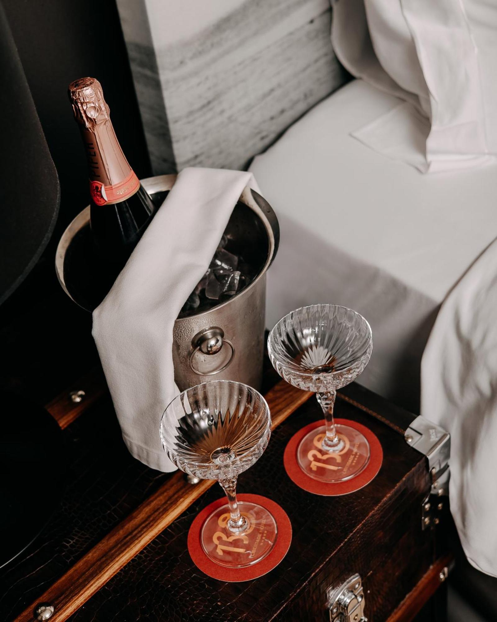 138 Liberdade Hotel Lisboa Екстериор снимка Champagne in a cooler